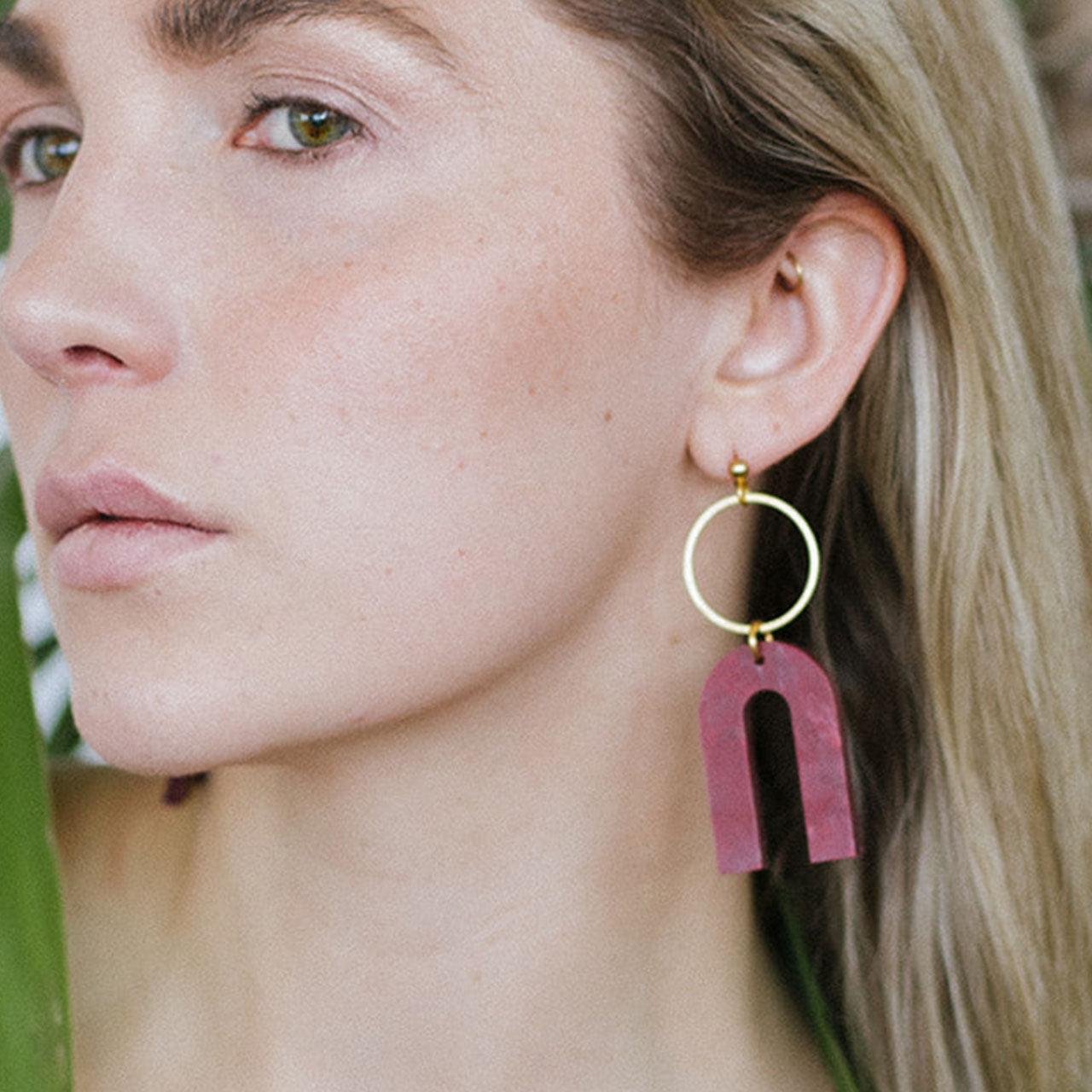 Magneto Earrings(L)- Pearlescent Pink Marble