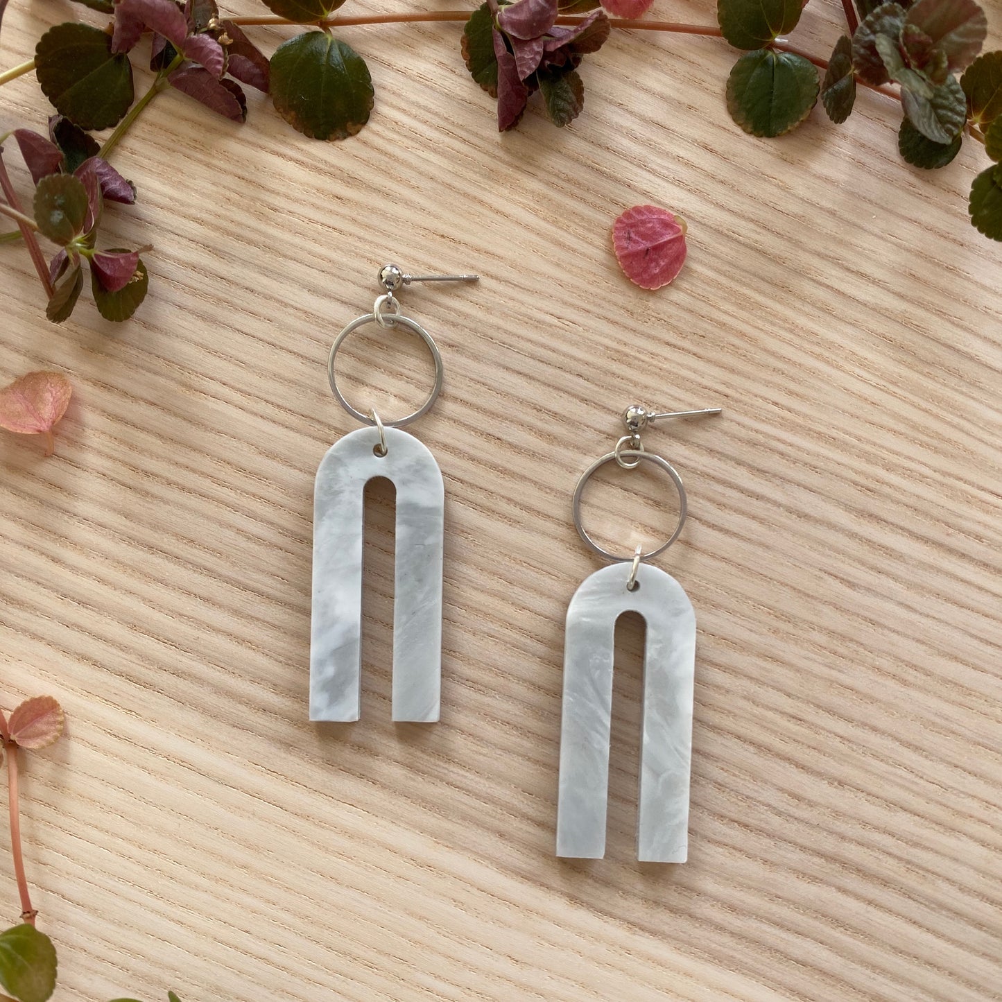 Magneto Earrings (S)- Pearlescent Grey